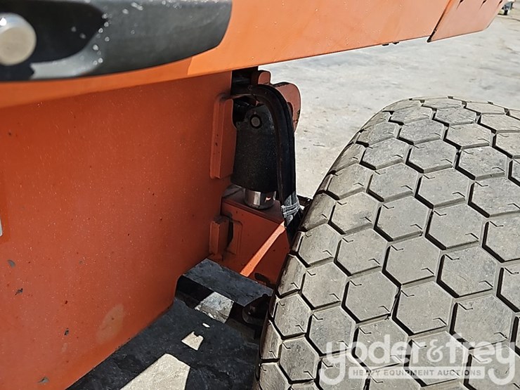 2016-jlg-600s-image-16