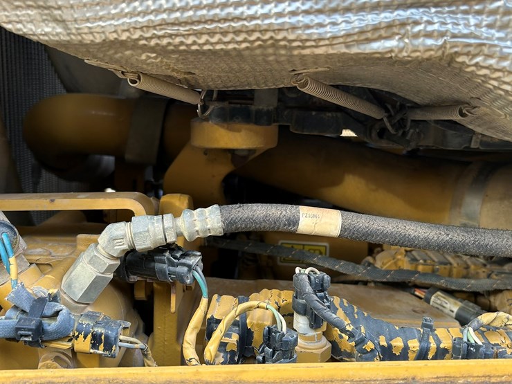 2015-caterpillar-d6t-lgp-image-34