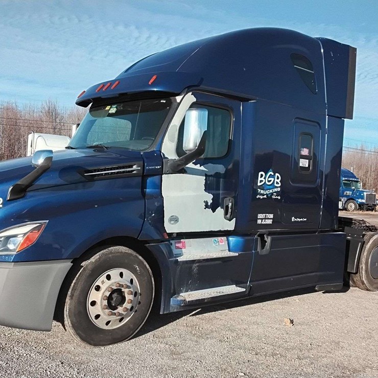 2018 FREIGHTLINER CASCADIA 126