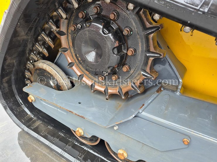 2024-deere-317g-image-10