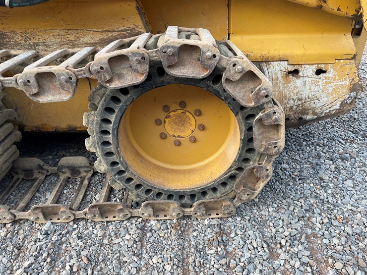 2006-deere-325-image-47