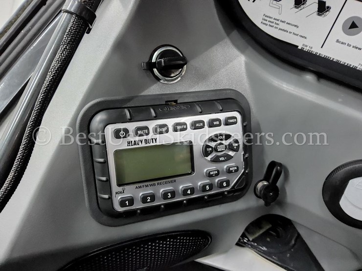 2023-bobcat-t740-image-32