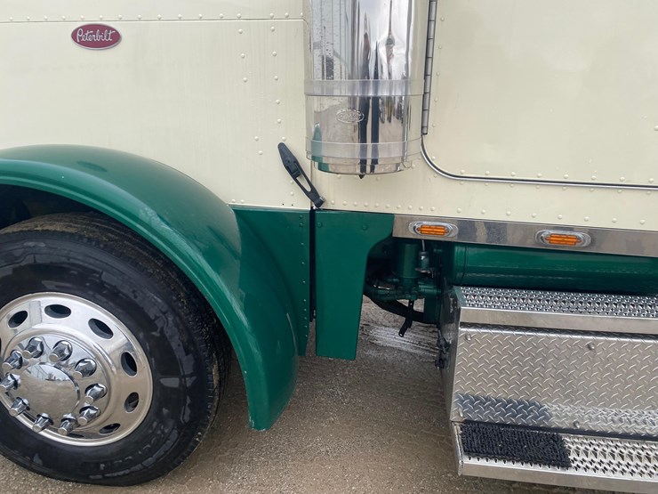 2002-peterbilt-379-image-65