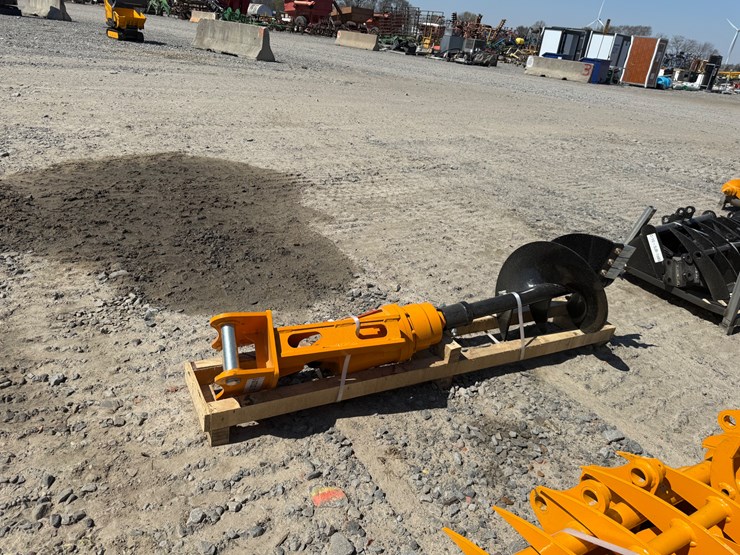 caterpillar-303-image-4