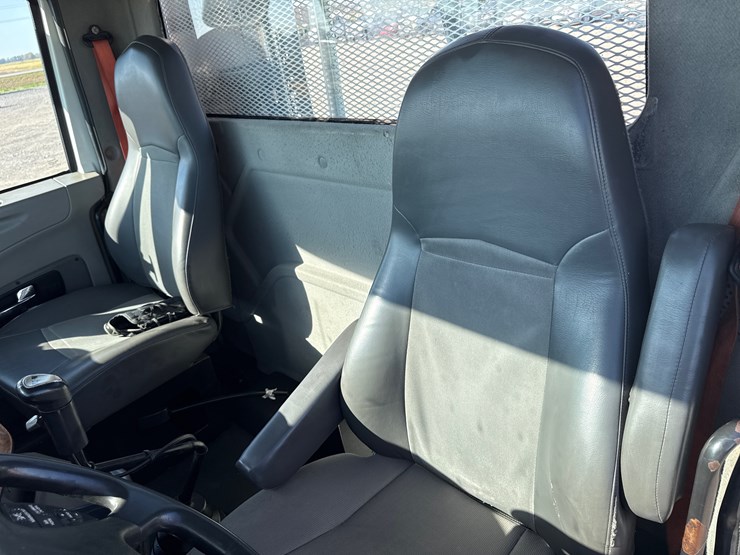 2011-international-prostar-image-47