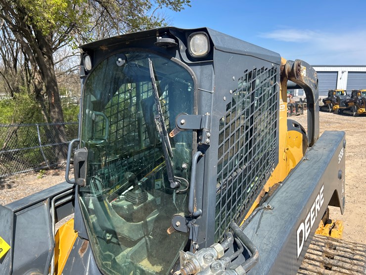 2015-deere-333e-image-29