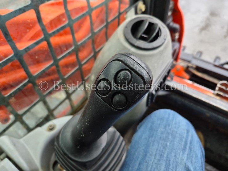 2013-kubota-svl90-2-image-11