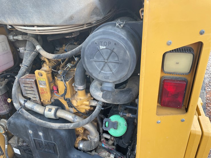 2017-caterpillar-259d-image-31