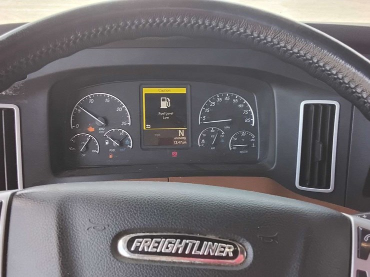 2020-freightliner-cascadia-126-image-14