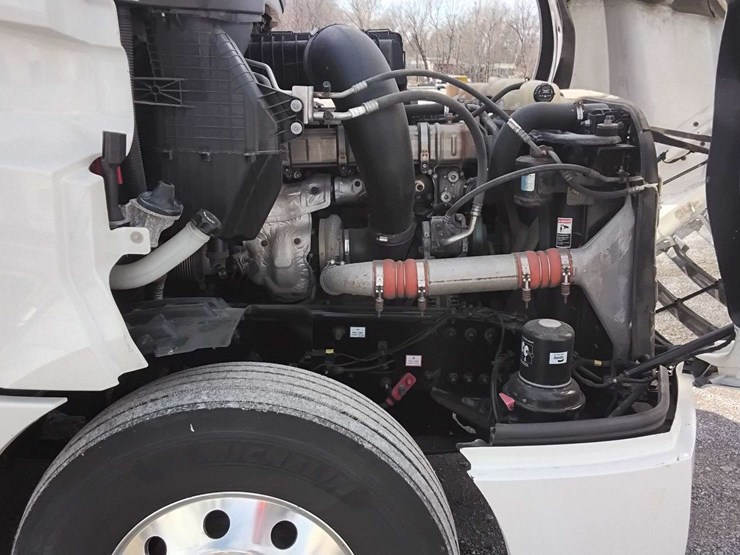 2019-freightliner-cascadia-126-image-21