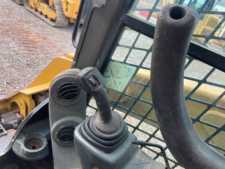 2017-caterpillar-259d-image-42