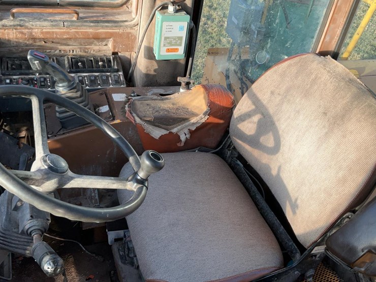 #300-•-2004-dressta-555b-wheel-loader-image-14