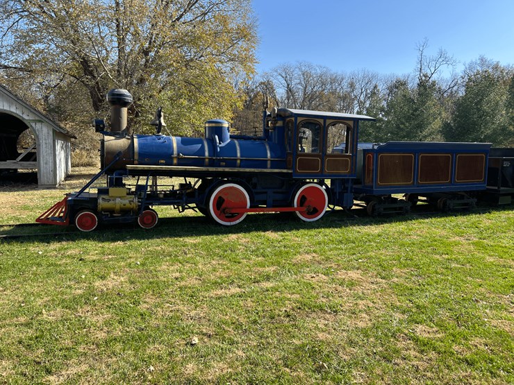 frick-steam-locomotive-with-track-image-19