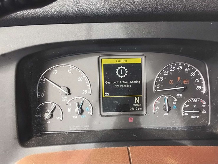 2018-freightliner-cascadia-126-image-14