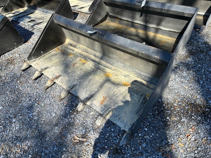 wildcat-74"-skid-steer-tooth-bucket-image-2