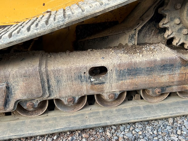 2011-deere-333g-image-59