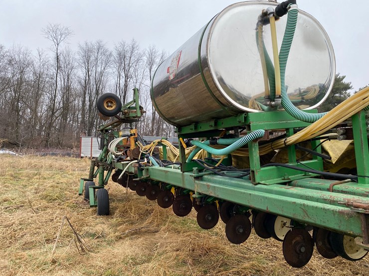 kinze-24-row-planter-image-52