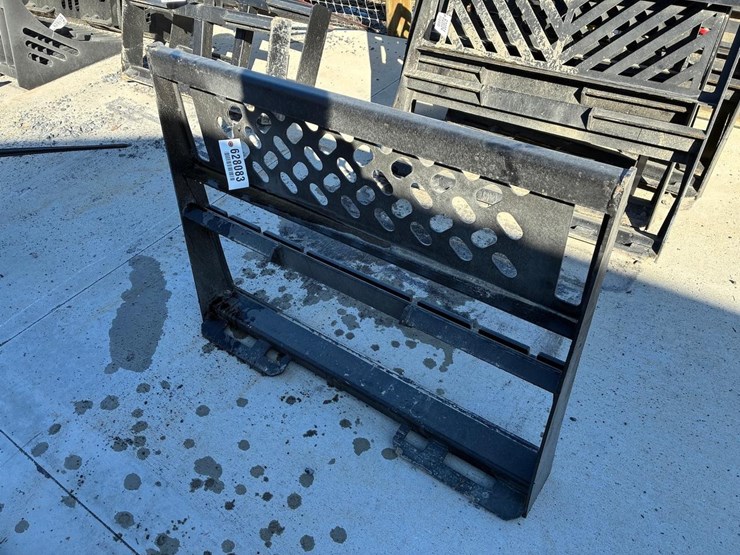 wildcat-skid-steer-forks-frame-and-mounting-back-plate-image-4