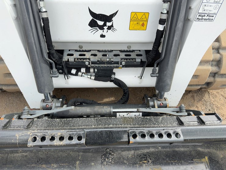 2024-bobcat-t770-image-10