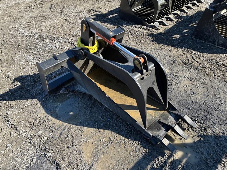 wildcat-heavy-duty-skid-steer-ditching-grapple-bucket-image-1