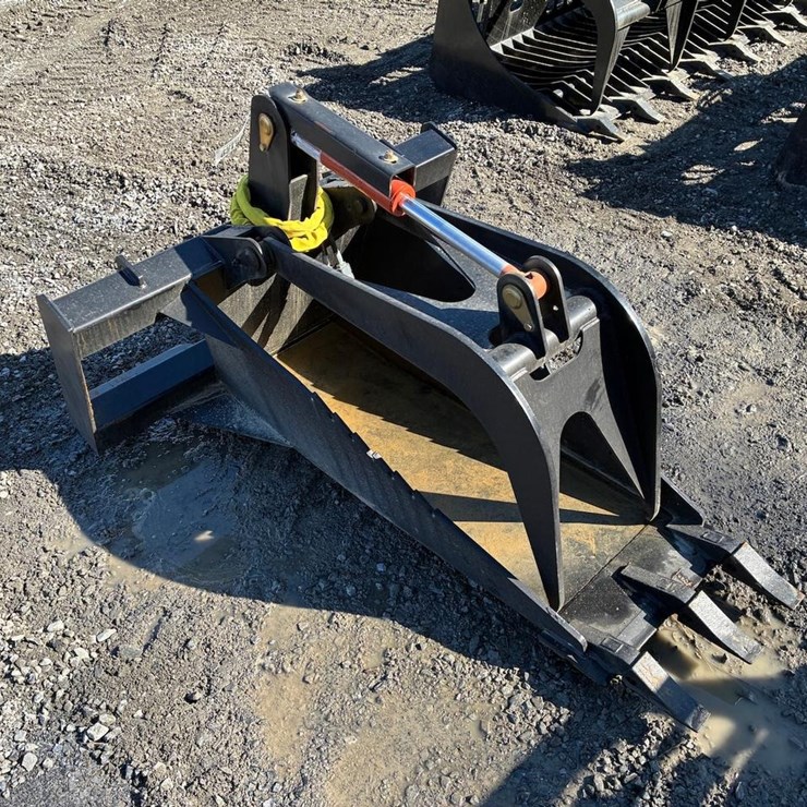 Wildcat Heavy Duty Skid Steer Ditching Grapple Bucket