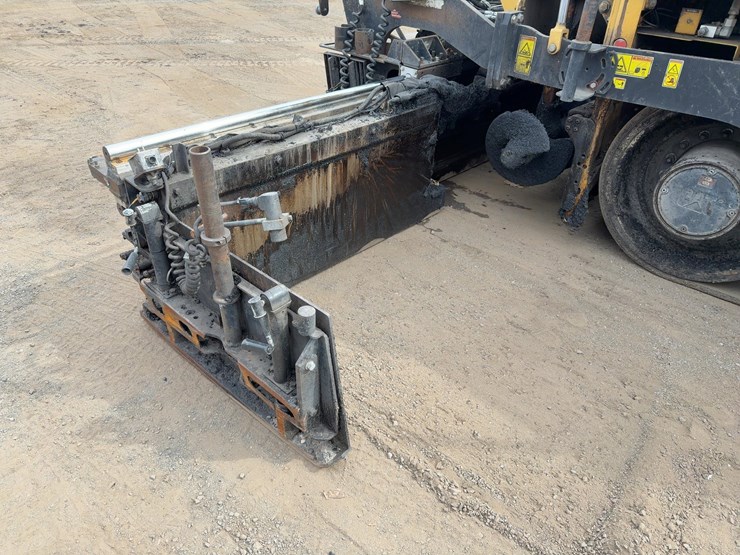 2013-caterpillar-ap-1055e-image-24