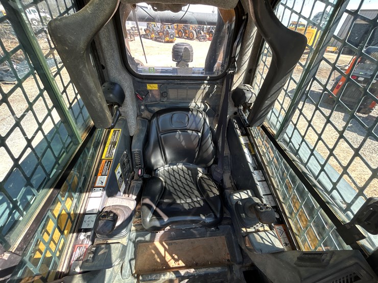 2015-deere-333e-image-39