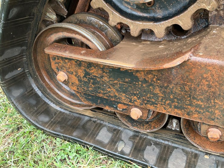 2003-deere-ct332-image-43