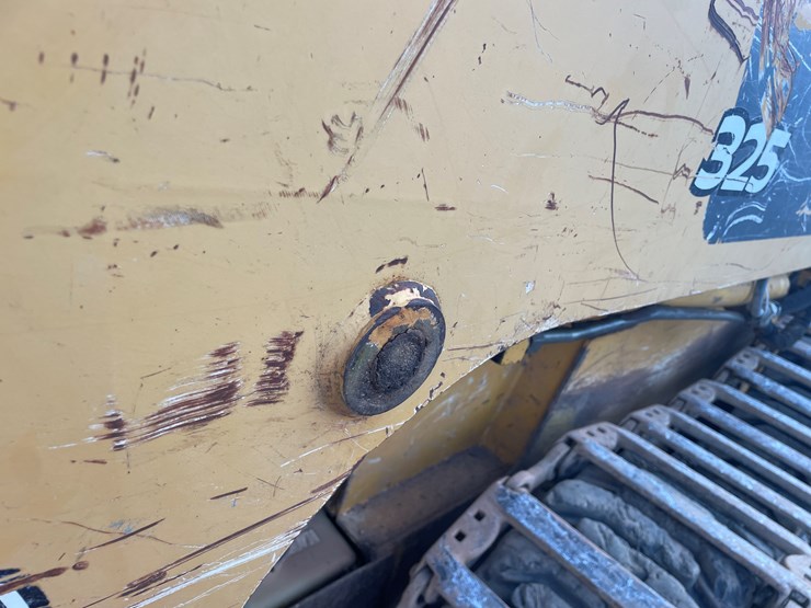 2006-deere-325-image-21