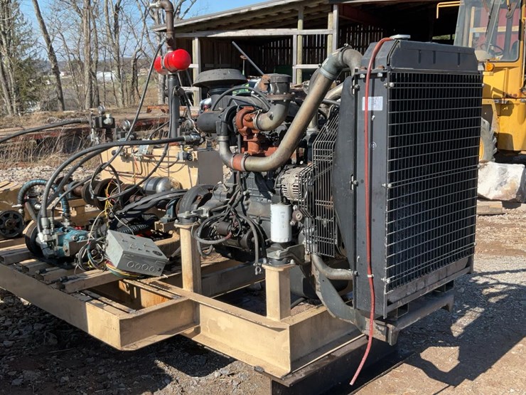 #200-•-iveco-power-unit-with-hydraulic-pumps-image-1