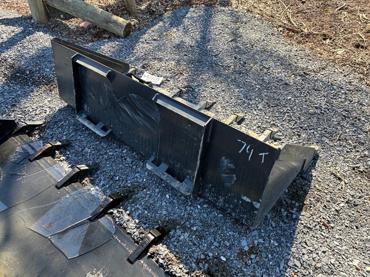 wildcat-74"-skid-steer-tooth-bucket-image-4