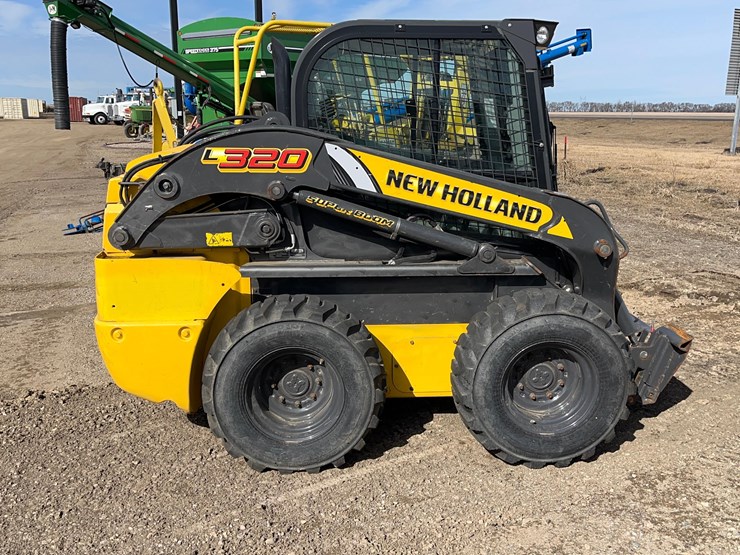 new-holland-l320-image-2