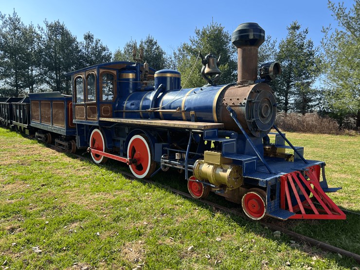 frick-steam-locomotive-with-track-image-8