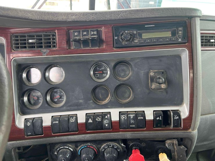 2010-kenworth-t800-image-8