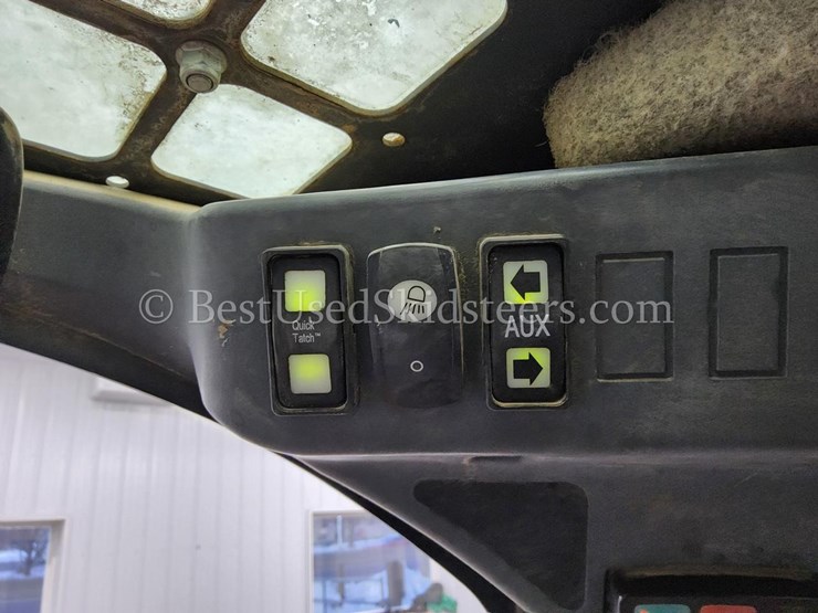 2018-deere-323e-image-15