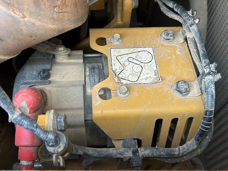 2015-caterpillar-d6t-lgp-image-38