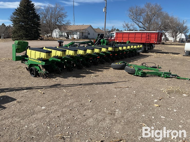 2014-john-deere-1720-image-7