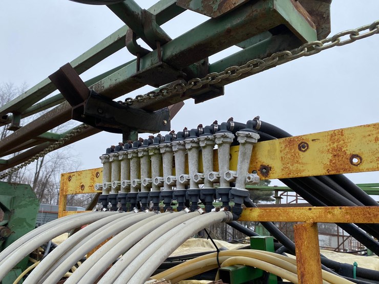 kinze-24-row-planter-image-45