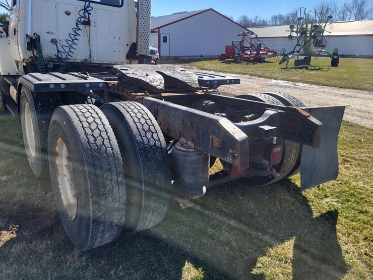1995-ford-l9000-tandem-axle-day-cab-semi-image-26