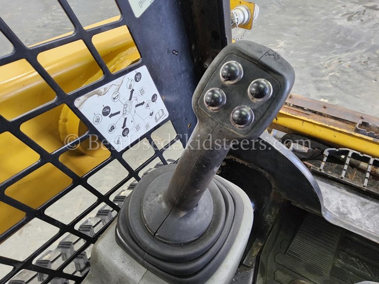 2018-caterpillar-249d-image-24