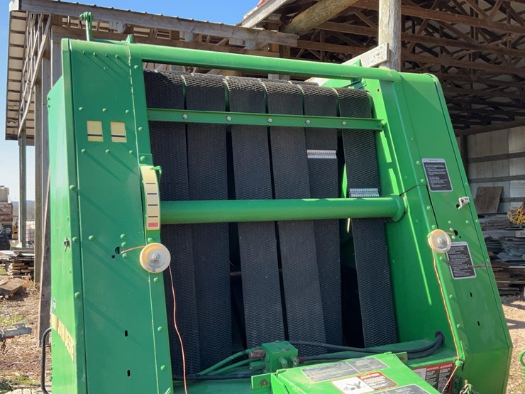 john-deere-335-image-11