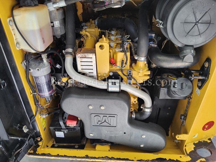 2016-caterpillar-259d-image-23