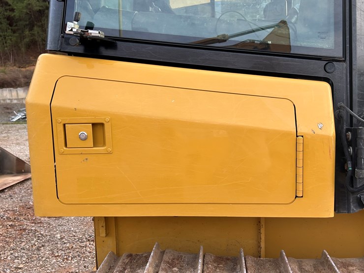 2023-caterpillar-d1-image-34