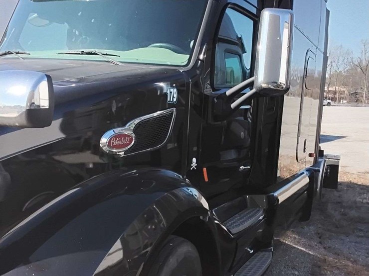 2019-peterbilt-579-image-54
