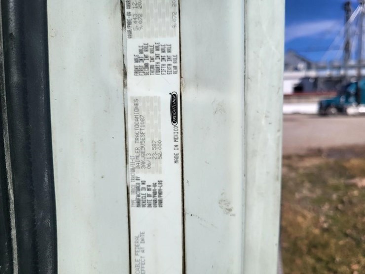 2013-freightliner-ca125dc-tandem-axle-day-cab-semi-image-45