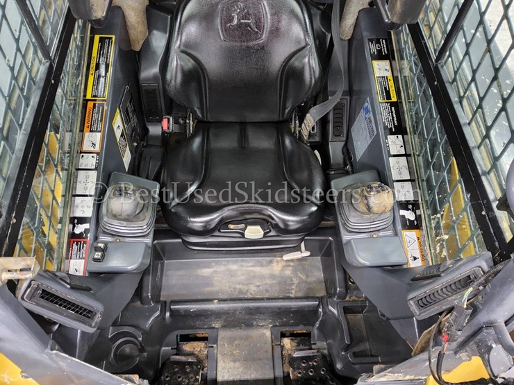 2014-deere-333e-image-25