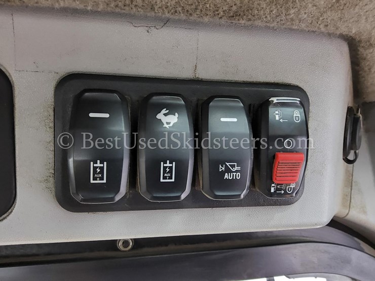 2019-caterpillar-246d3-image-17