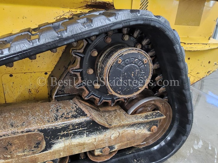 2018-deere-323e-image-23