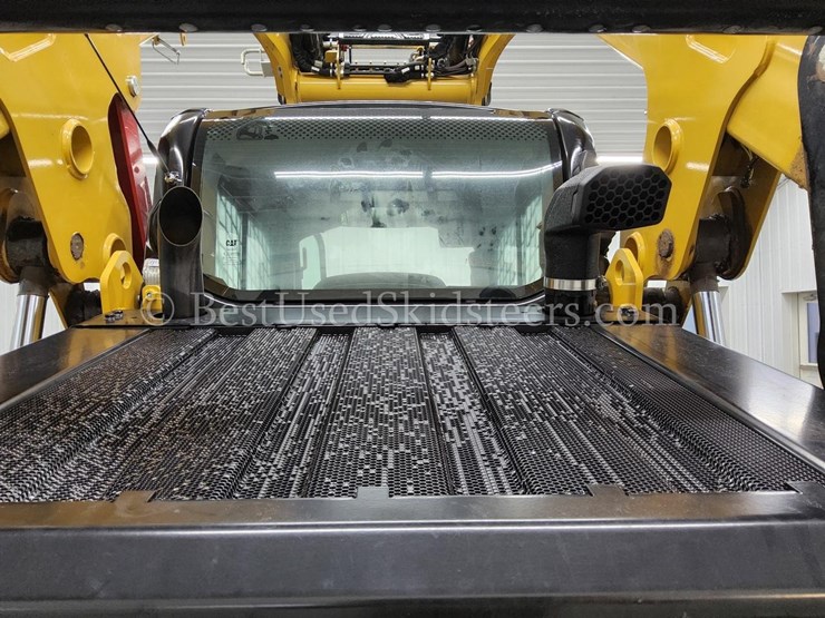 2024-caterpillar-255-image-21