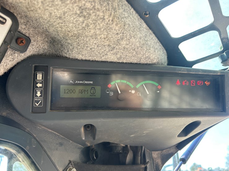 2015-deere-333e-image-36